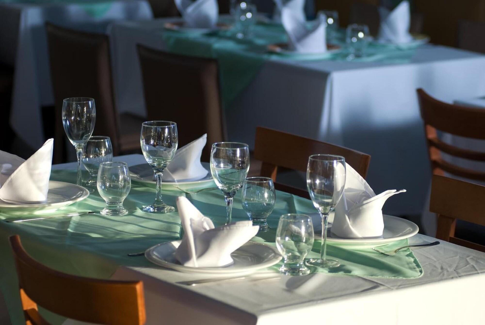 Oyo Hotel Arembepe Beach Hotel, Camacari Esterno foto